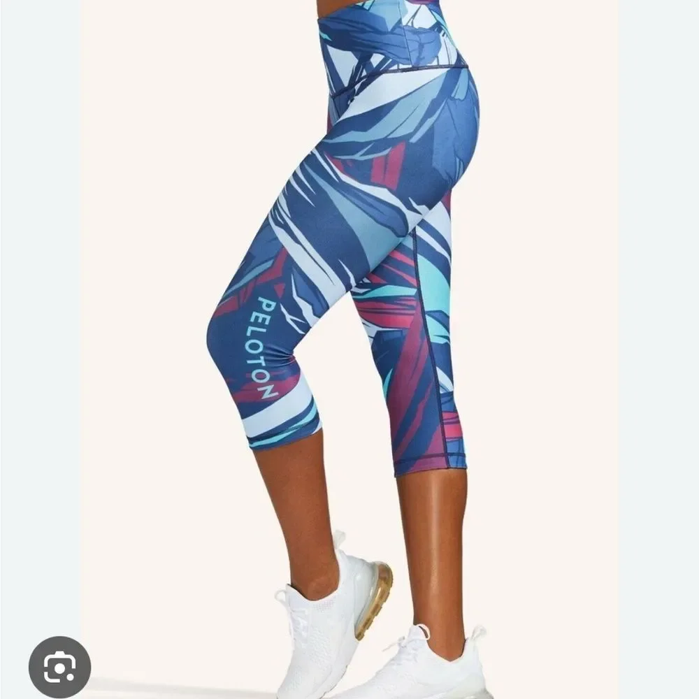 Peloton Women WITH Expedition High Waist Revesible Capri Legging Size X-Small - Picture 2 of 9